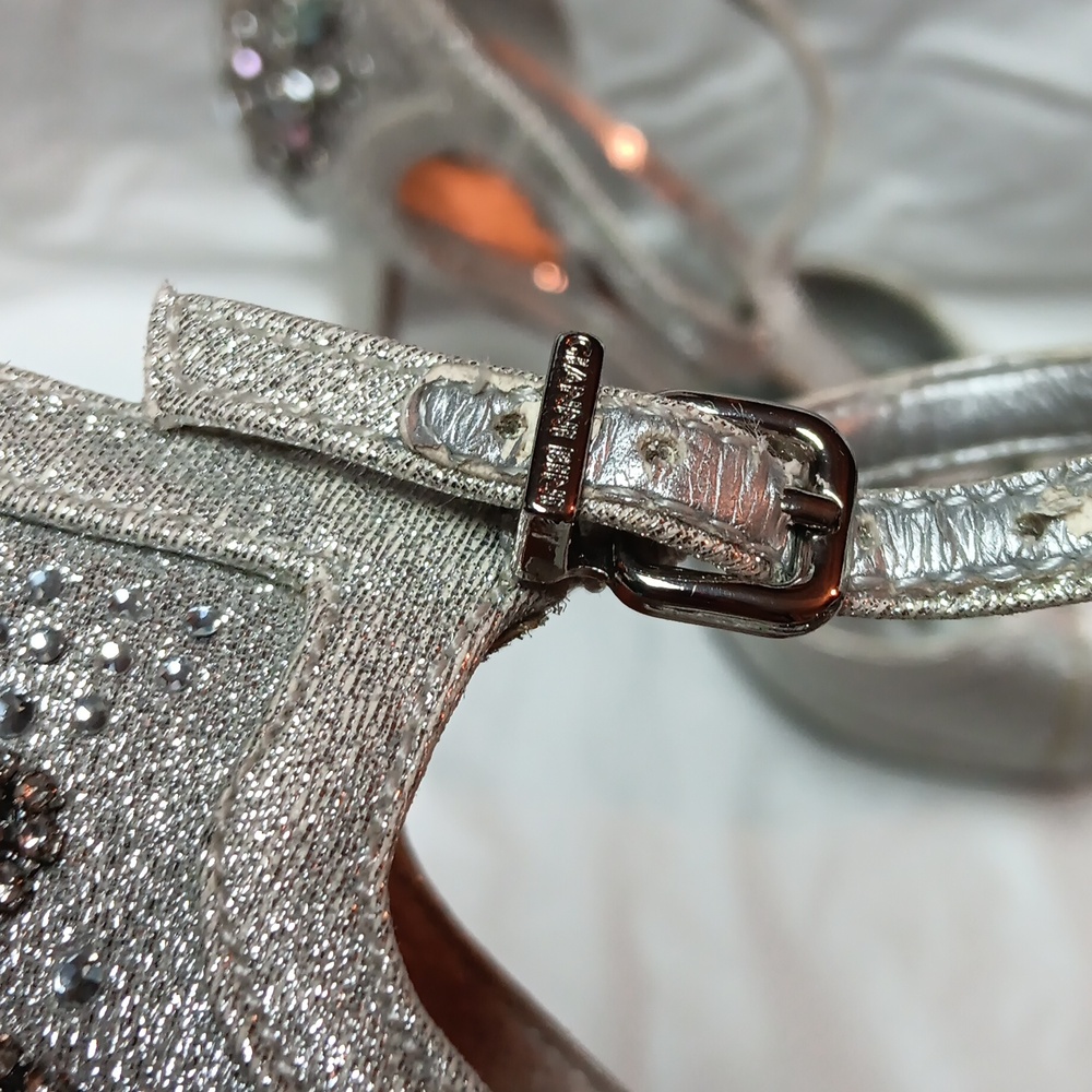 Gianni Bini Silver Heels with Peep-Toe Design and Stiletto Heel Size 10 - Picture 2 of 16